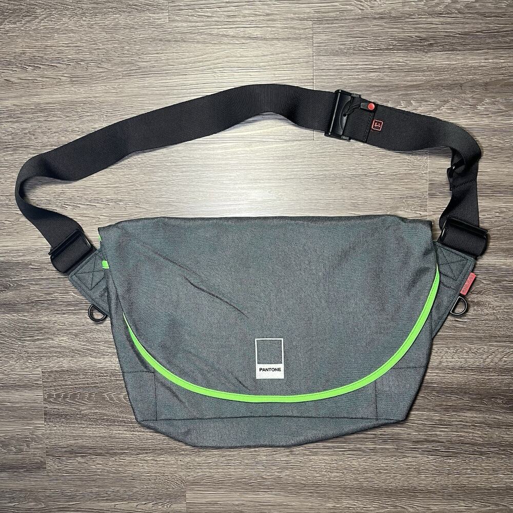 Rickshaw Colored by PANTONE Zero Messenger Bag Made in USA San Francisco EUC